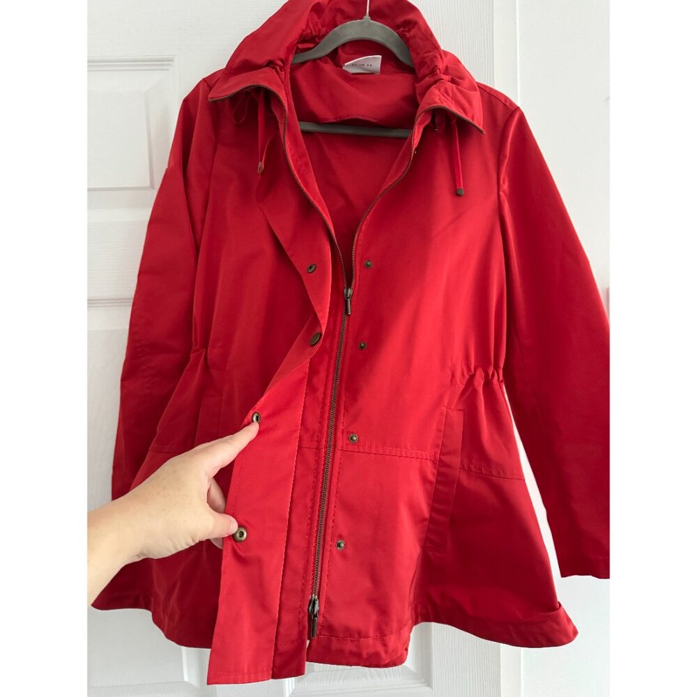 Akris Punto Red Flared Rain Jacket, size 8 (fits 6/8) - Picture 2 of 9